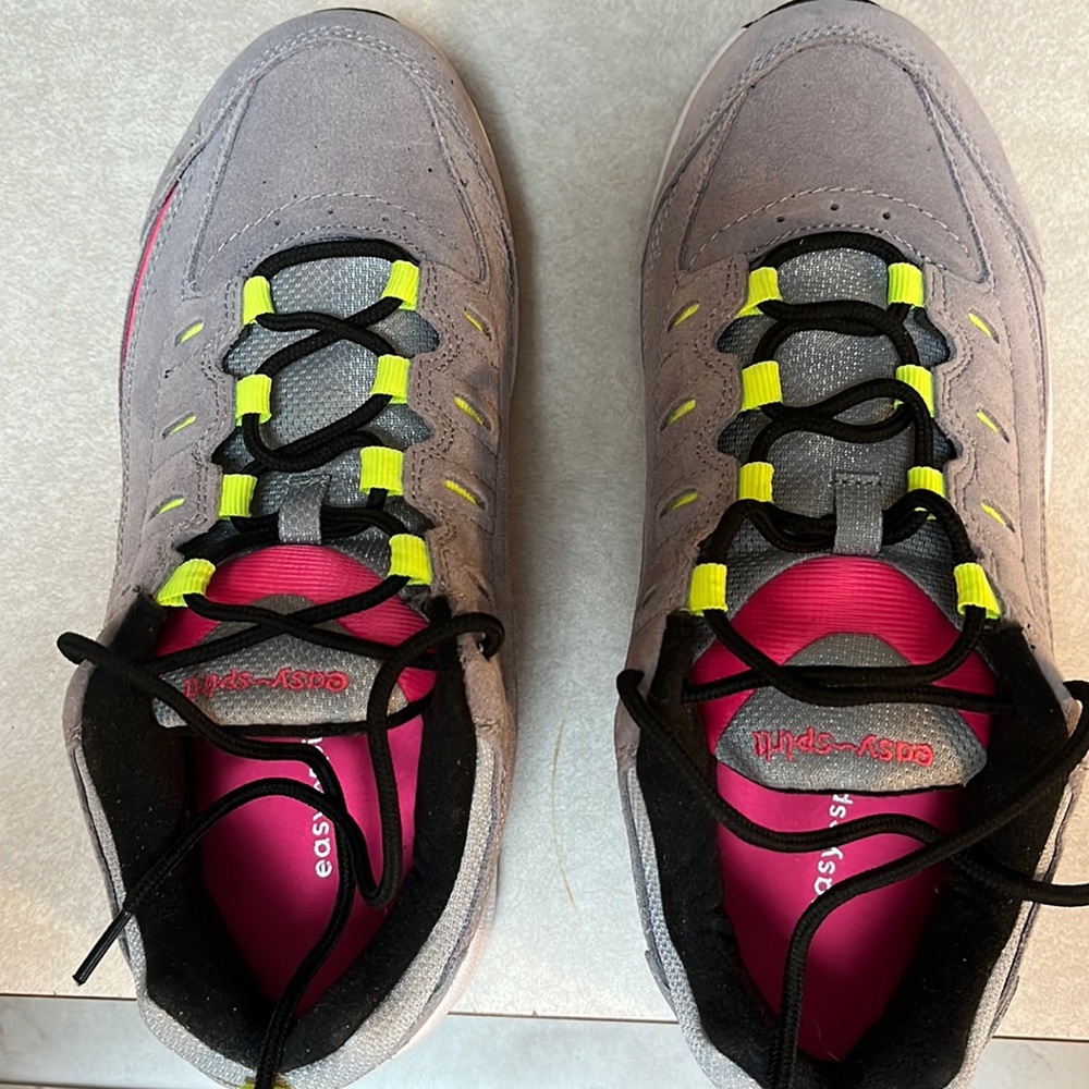 Easy Spirit Romy walking shoe size 9.5 WW.